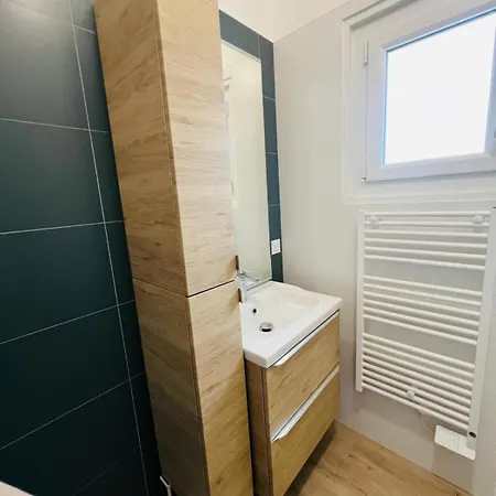 A L'ombre Des Pins La Terriere