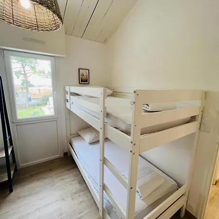 A L'ombre Des Pins *