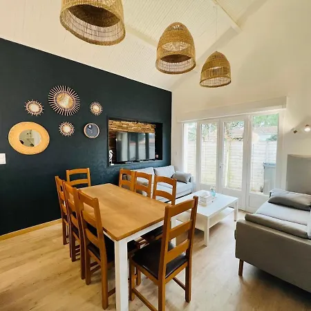 A L'ombre Des Pins Holiday home *