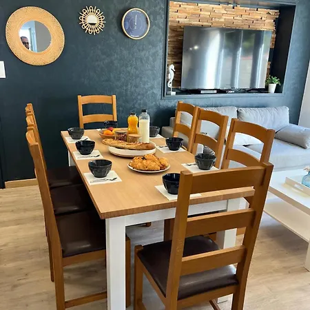 A L'ombre Des Pins Holiday home *