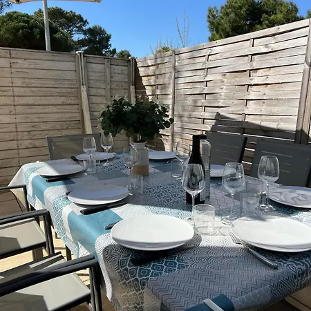 Holiday home A L'ombre Des Pins La Terriere