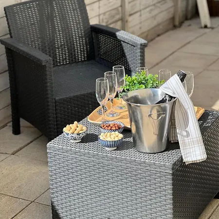 A L'ombre Des Pins *