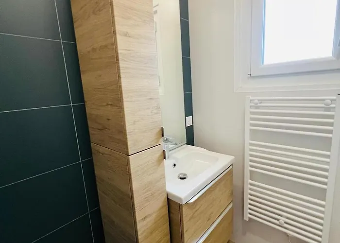 A L'ombre Des Pins La Terriere