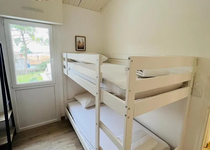 A L'ombre Des Pins *